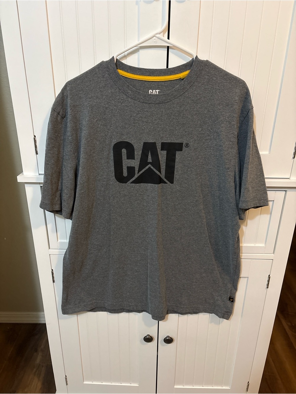 CAT Caterpillar Men’s Large Gray Logo T-Shirt Workwear Utility Tee Blue Collar